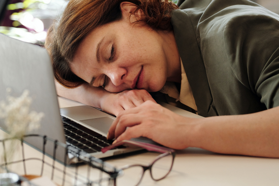 What are the early signs and symptoms of pregnancy